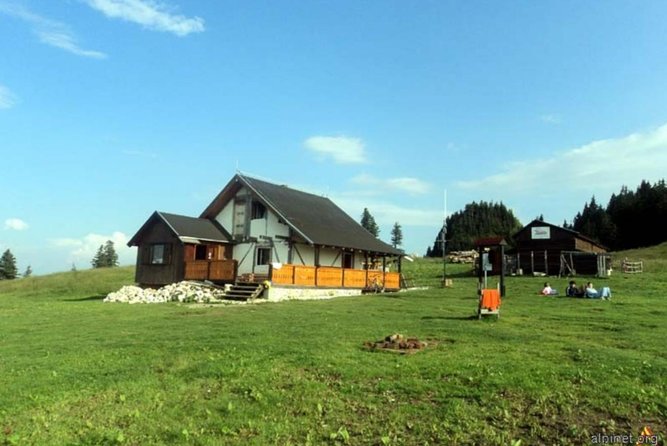 1 day CARPATHIAN PEAKS & CHALETS hike - What the views and trail feel like