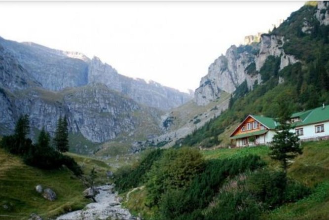 1 day CARPATHIAN PEAKS & CHALETS hike - What to bring for a comfortable day