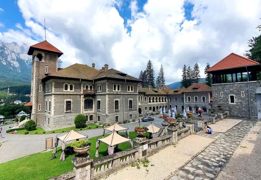 1-Day Minivan Tour 3 Castles: Peles, Wednesday & Dracula’s - Time, walking, and comfort