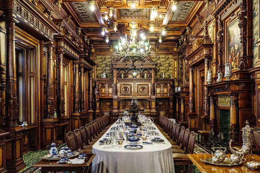 1-Day Minivan Tour 3 Castles: Peles, Wednesday & Dracula’s - Booking details worth checking first
