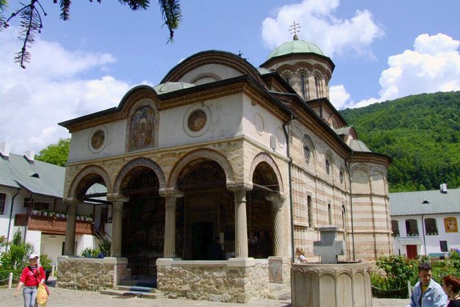 2 Days Private Tour - The Romanian Caves from Bucharest - Brancusi’s four sculptures in Targu Jiu