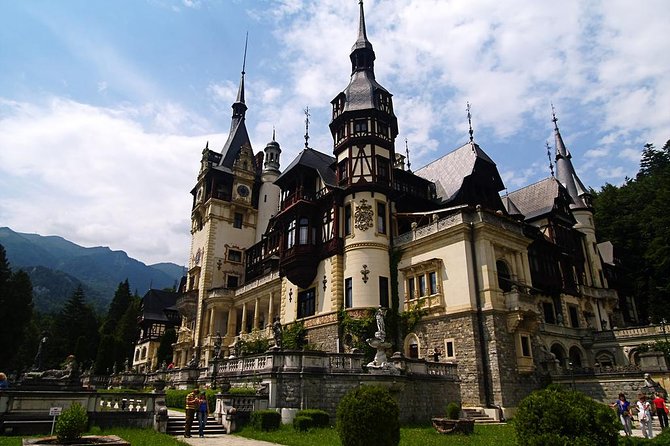 3 Castle:Peles ,Bran,Cantacuzino Tour from Brasov /Hotel pickup - Bran Castle: Dracula, medieval walls, and crowds