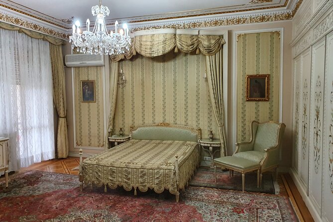 6h Bucharest Communism Private Tour - Ceausescu Mainson - Ceausescu Mansion: the regime behind closed doors