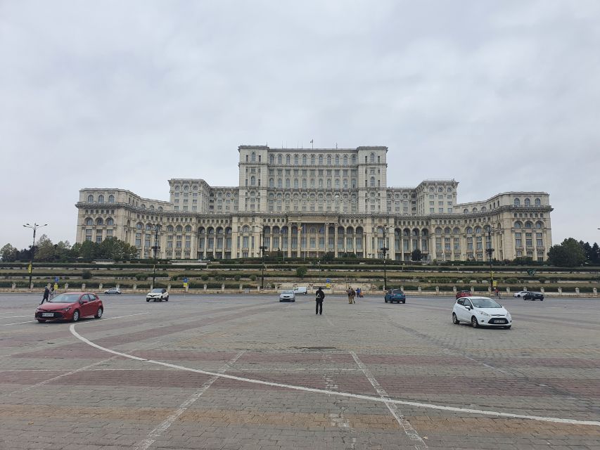 6h Communism Tour in Bucharest with Ceausescu Mansion - Inside the Ceaușescu family residence