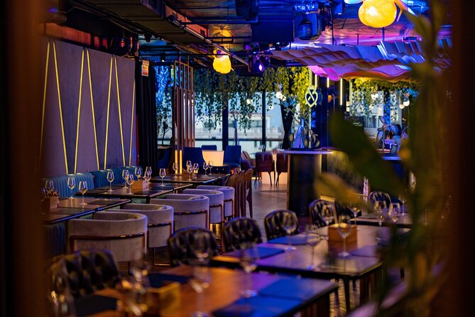 Bar Crawling - Expirat Halele Carol is a short social stop