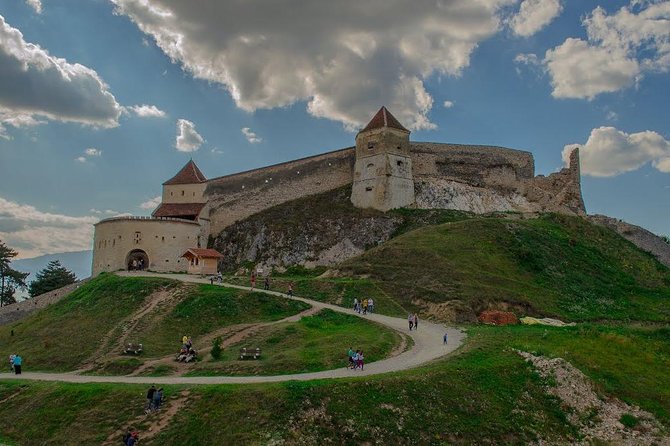 Bear Sanctuary Zarnesti,Bran Castle,Rasnov Fortres w/Hotel pickup - Who should book this experience