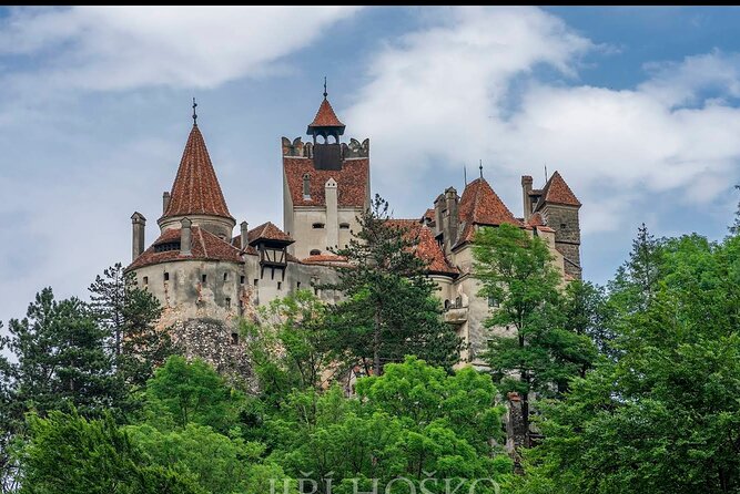 Bears Sanctuary, Dracula's Castle and Brașov City - Private Tour - Bran Castle: separating the fortress from Dracula