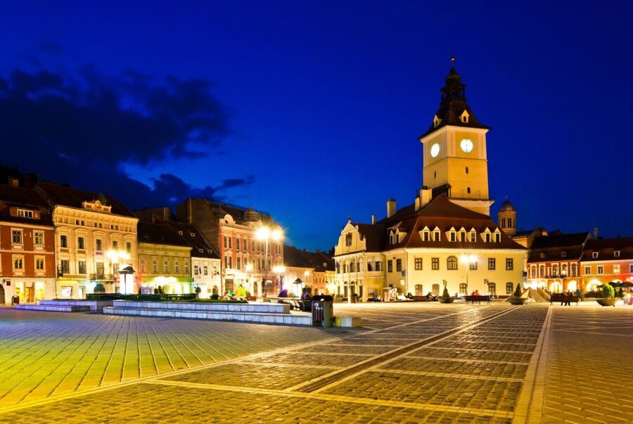 Brasov: Candlelight Tour of Medieval Architecture - Starting in Piata Sfatului, Brasov’s grand front room