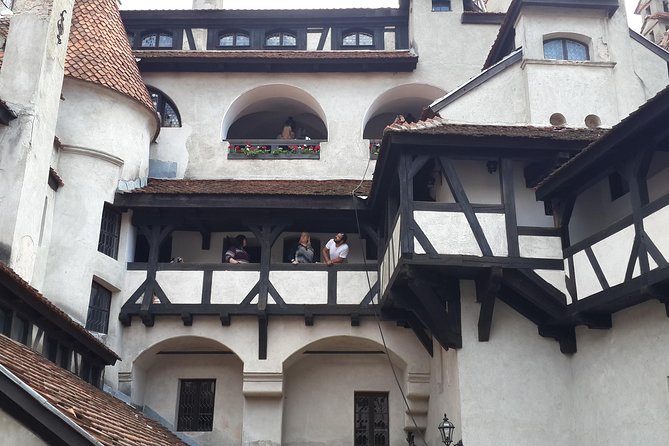 Brasov: Peles Castle, Bran Castles and Rasnov Fortress Day Tour - Bran Castle and the Dracula connection