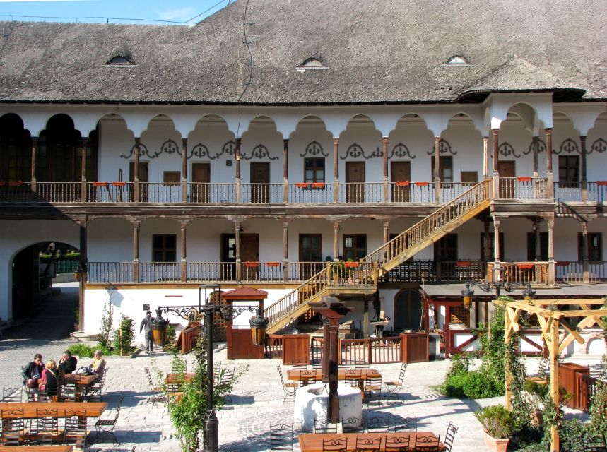 Bucharest: 2-Hour City Highlights Bike Tour - Starting among Bucharest’s oldest buildings