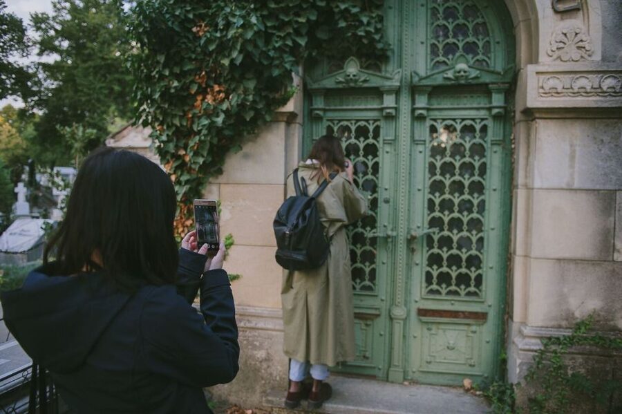 Bucharest: 3-Hour Dark History Tour with a Local - Six cemeteries on one Bucharest street