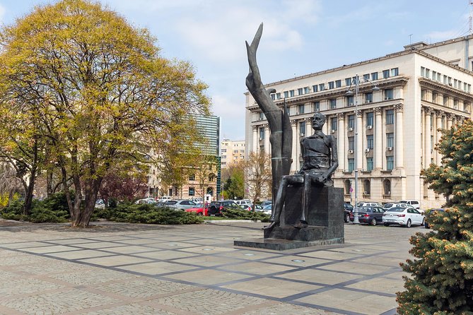 Bucharest Chronicles - The Old Town through a less obvious door