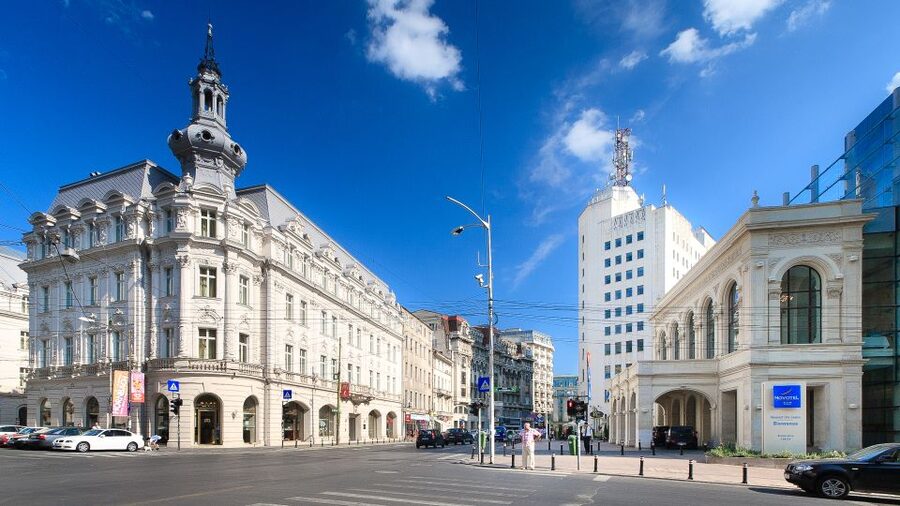 Bucharest: City Highlights Guided Walking Tour - The guides and the feel of the walk
