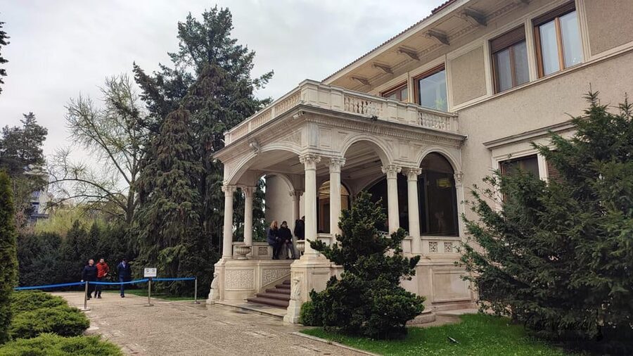 Bucharest city tour by car - Why a car makes sense in Bucharest