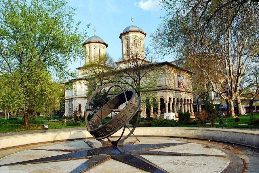 Bucharest city tour by car - The Romanian Athenaeum and Victoria Avenue