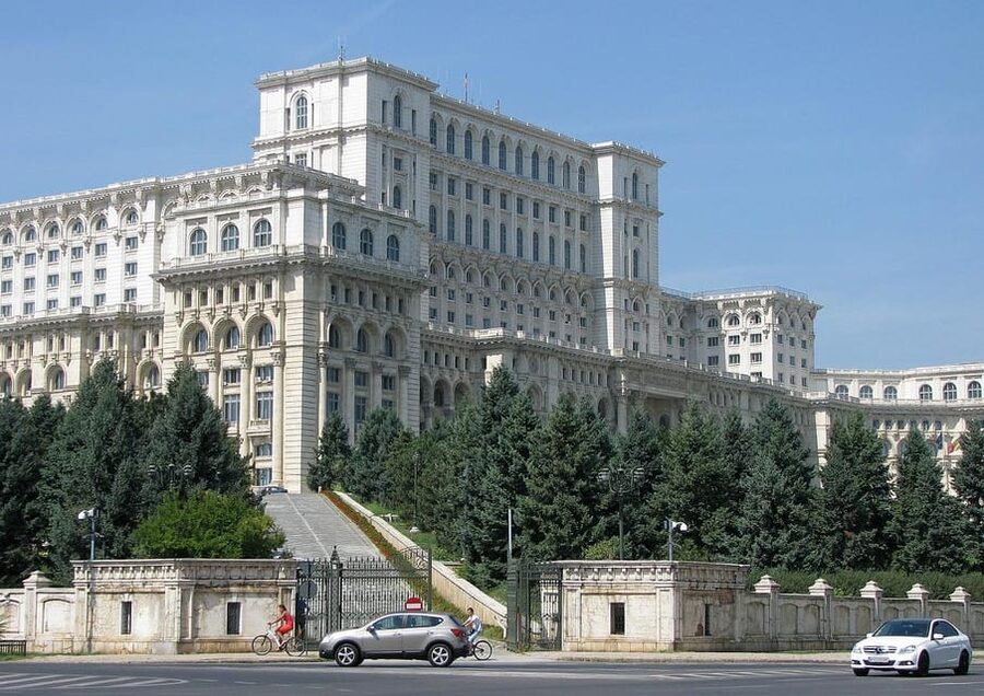 Bucharest city tour by car - What the guide adds to the drive