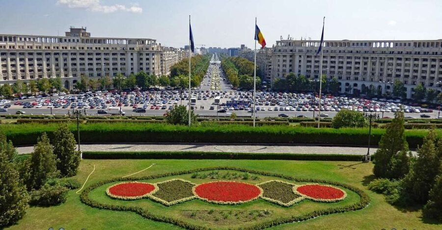 Bucharest: Communist Tour including Ceausescu Residence - Seeing where working people lived