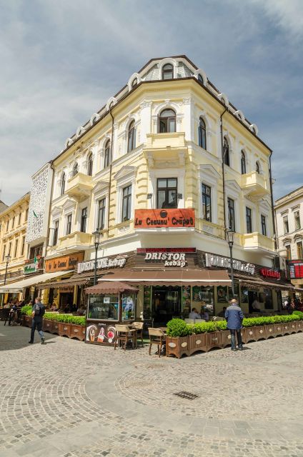 Bucharest: Communist Tour including Ceausescu Residence - Starting at the communist-era metro stations