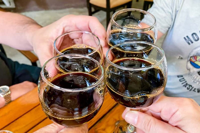 Bucharest: Craft Beer Tour with Traditional Meal - Six beers, from lager to imperial stout