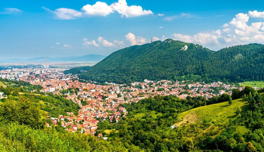 Bucharest: Dracula Castle, Peles Castle & Brasov Guided Tour - Brașov’s old center in 75 minutes