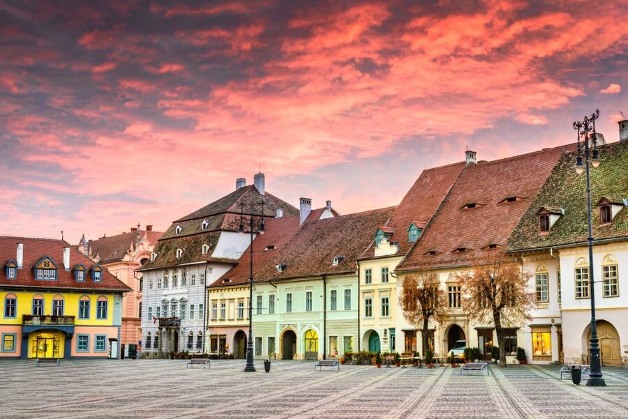 Bucharest: Dracula Castle, Peles Castle & Brasov Guided Tour - Guides make or break the day