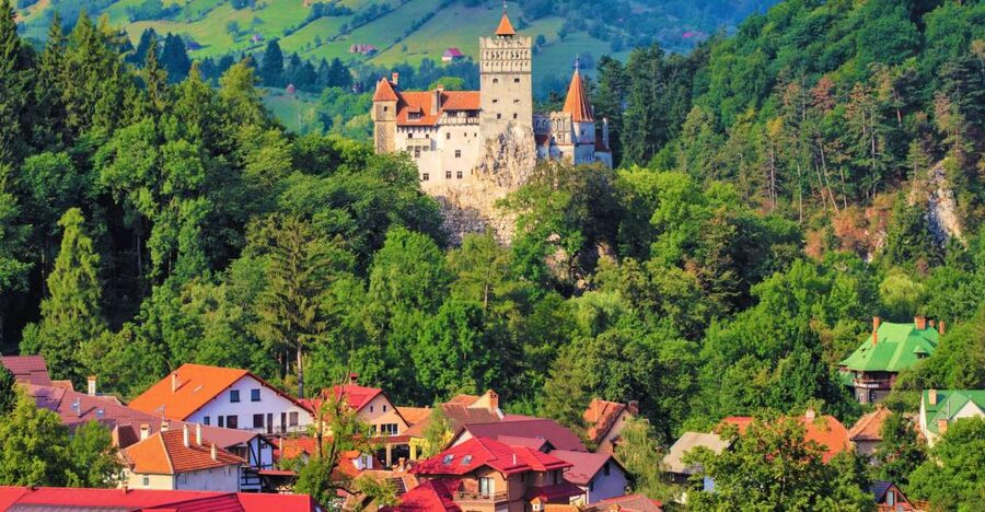 Bucharest: Dracula Castle, Peles Castle & Brasov Old Town - Three Transylvanian sights in one demanding day
