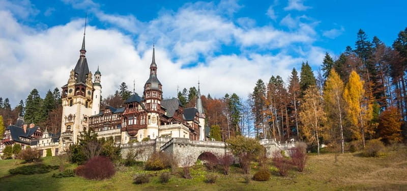 Bucharest: Dracula's Castle, Peleș Castle & Brașov Day Trip - Peleș Castle and the royal setting in Sinaia