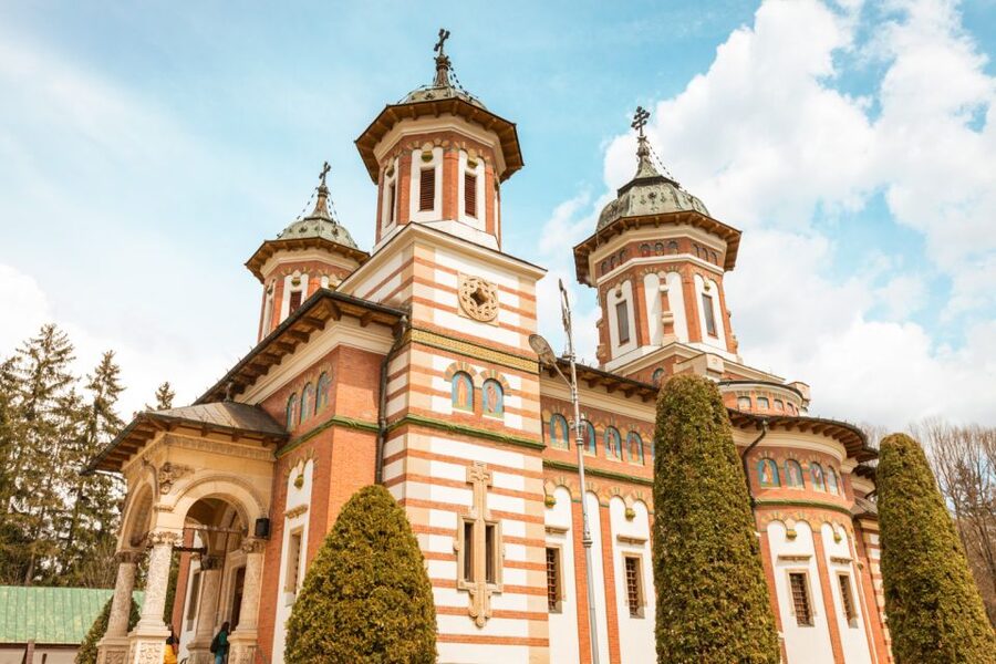Bucharest: Dracula's Castle, Peleș Castle & Brașov Day Trip - Brașov’s medieval center