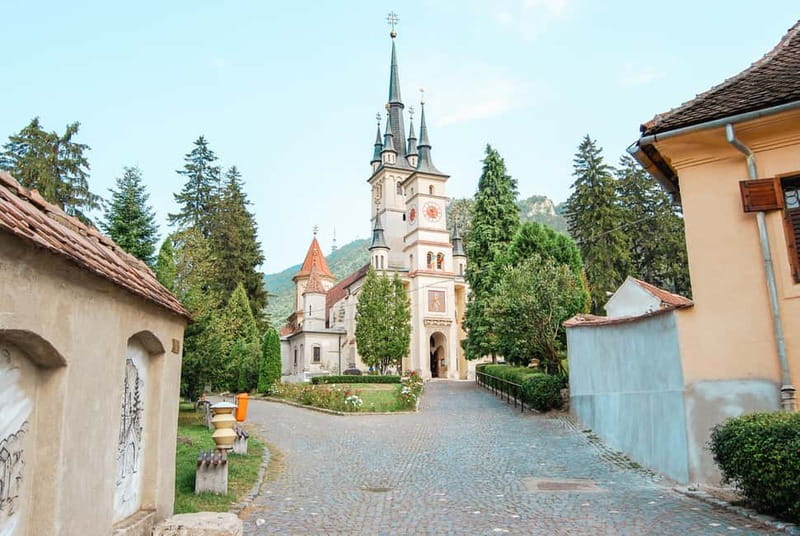 Bucharest: Dracula's Castle, Peleș Castle & Brașov Day Trip - Peleș Castle and the royal setting at Sinaia