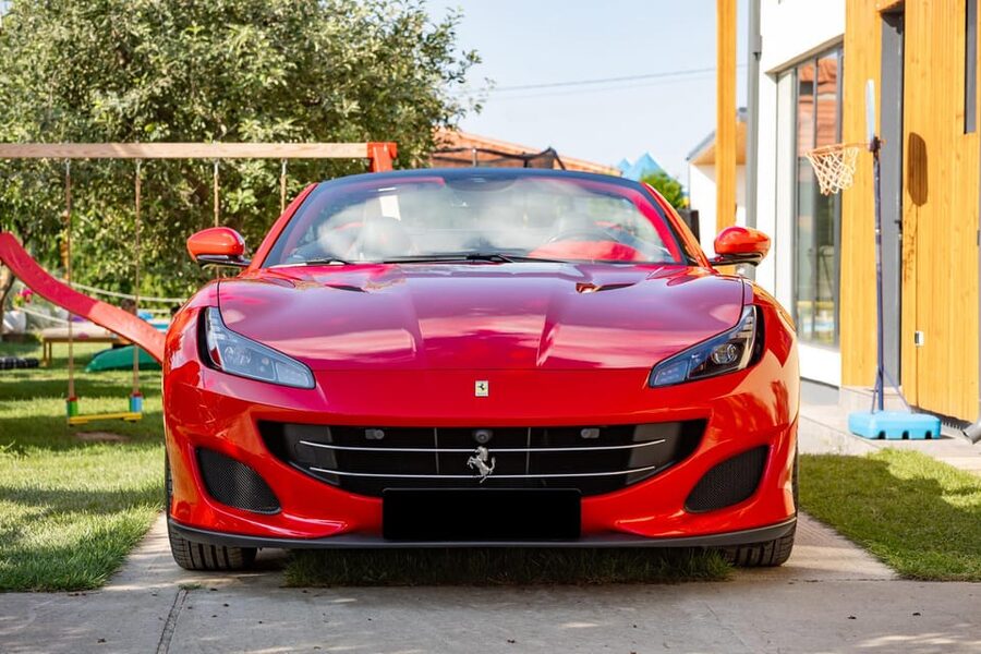 Bucharest: Ferrari Driving Experience - MEDIUM 30min - Taking the wheel at Piața Constituției