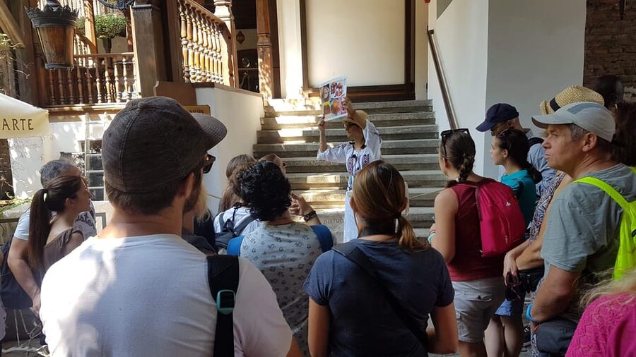 Bucharest: Guided Walking Tour with Romanian Snack - Old Town, Cărturești Carusel, and the Romanian snack