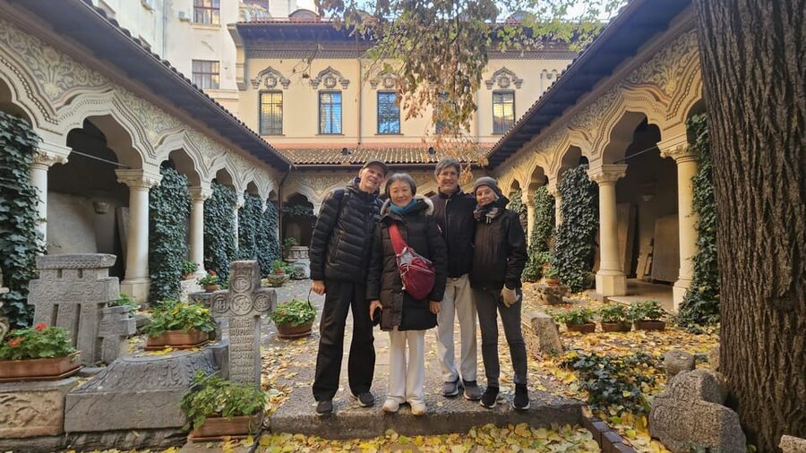 Bucharest: Guided Walking Tour with Romanian Snack - Hanu’ lui Manuc and the medieval city center