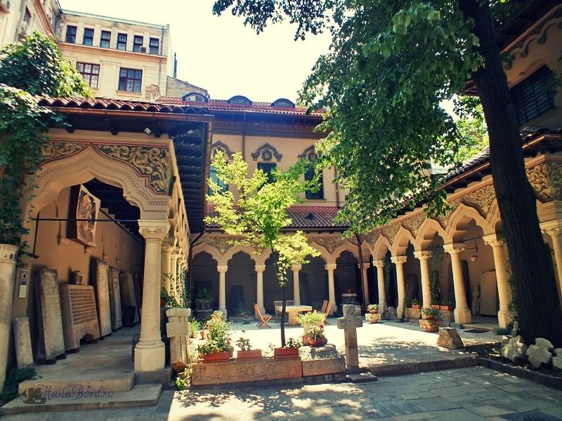 Bucharest: Half Day Bike Tour - The guides are the real value