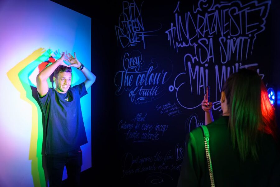 Bucharest: Museum of Senses Entry Ticket - Dancing in the infinity mirror room