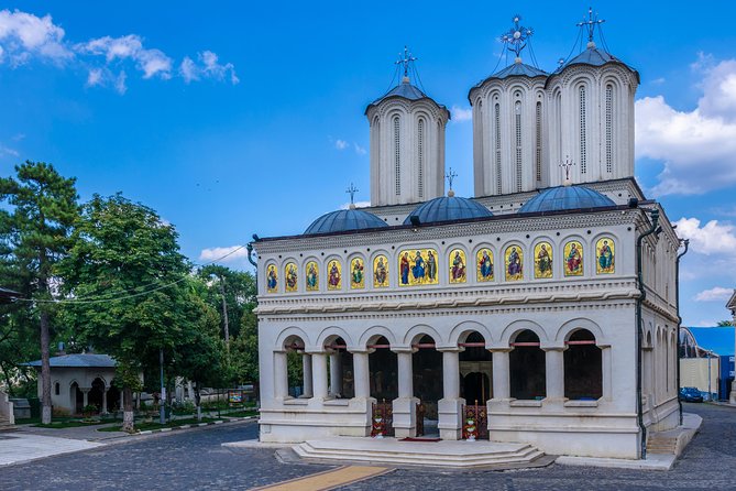 Bucharest Must See Walking Tour - Stavropoleos Monastery, a quiet turn in the route