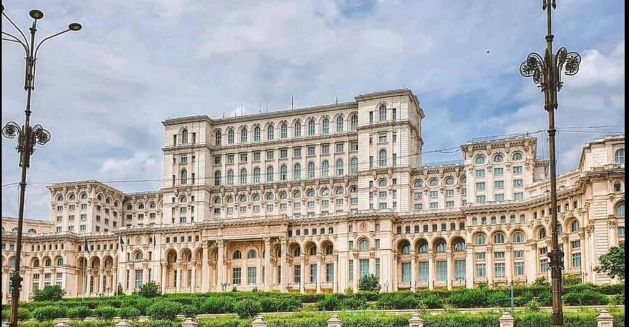 Bucharest Panoramic City Tour & Street Food - Key points at a glance