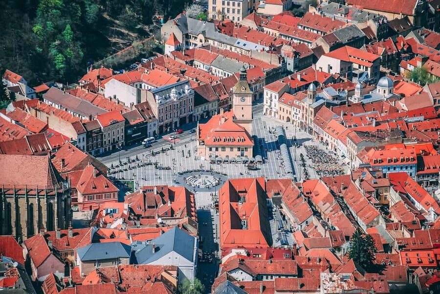 Bucharest: Peles Castle, Bran Castle & Brașov Day Tour - Brașov, from Council Square to the Black Church