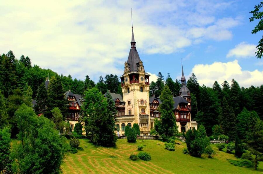 Bucharest: Peles Castle, Bran Castle & Brașov Day Tour - Guides, languages, and the human side of the trip