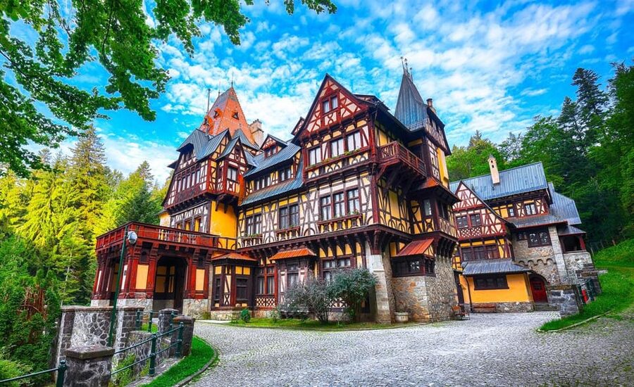 Bucharest: Peles Castle, Bran Castle, & Brasov Old Town Tour - Key points to know before booking