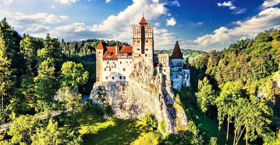 Bucharest: Peles Castle, Bran Castle, & Brasov Old Town Tour - The early road to Sinaia and Peles Castle
