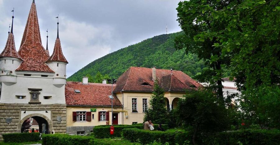 Bucharest: Peles Castle, Dracula's Castle and Brasov Tour - Brasov’s old streets and the Black Church
