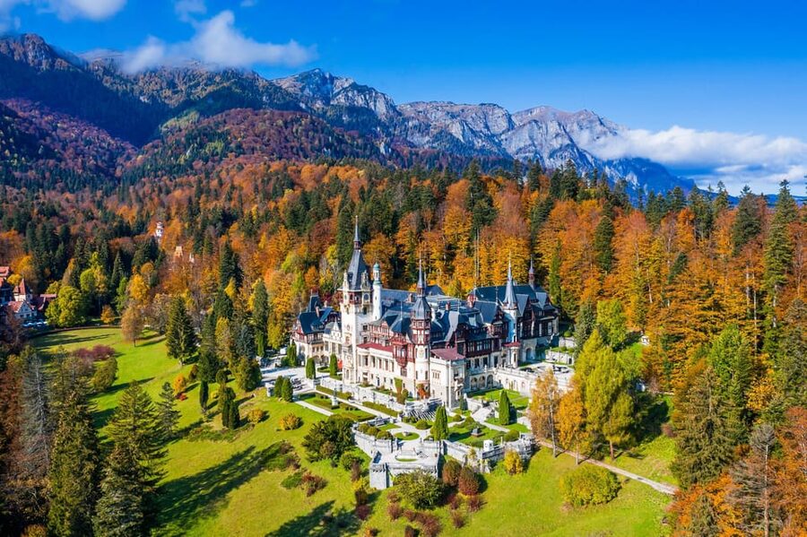 Bucharest: Peles & Dracula's Castle and Brasov Full-Day Trip - The guides make the long day easier