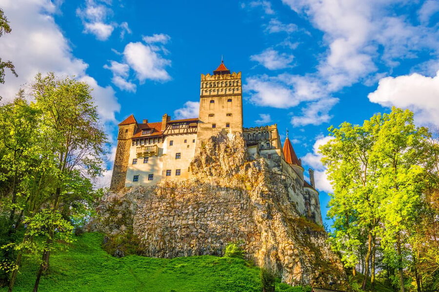 Bucharest: Peles & Dracula's Castle and Brasov Full-Day Trip - Peleș Castle and the royal setting in Sinaia
