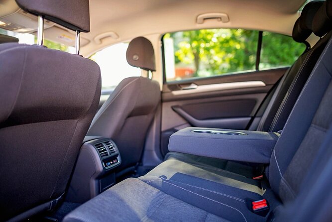 Bucharest Private Airport Transfer - A sedan for up to four people