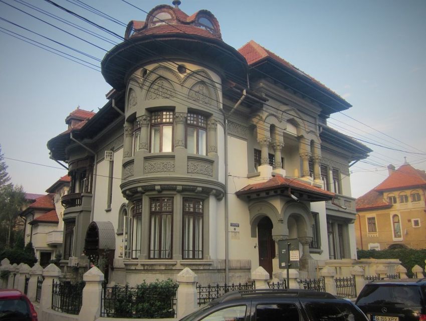 Bucharest: Private Three Neighborhoods Tour by Vintage Car - Drumul Taberei and the everyday city