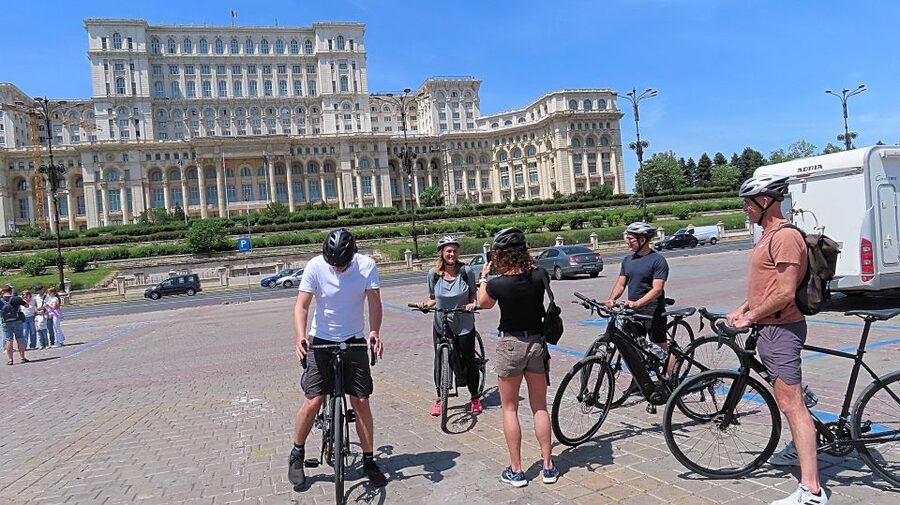 Bucharest Sightseeing Tour - The Palace of Justice and the old power of the state