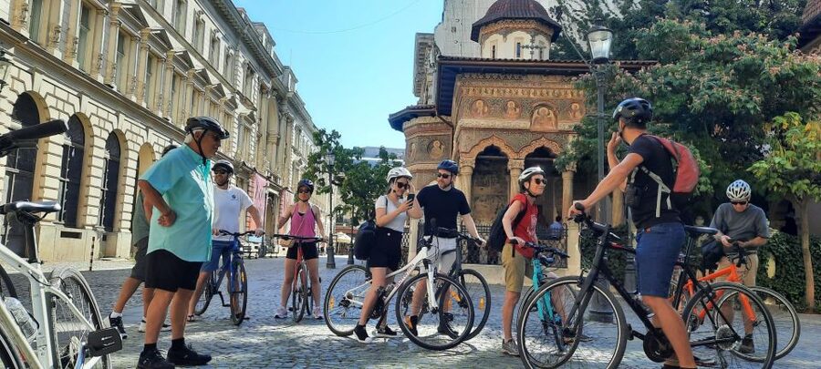 Bucharest Sightseeing Tour - The Metropolitan Church and Orthodox decoration
