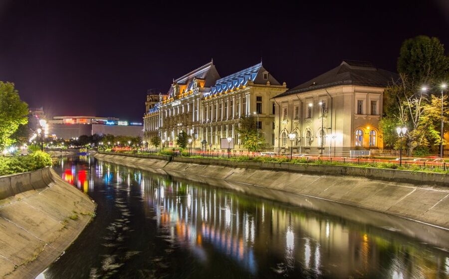 Bucharest: The Italian emigration in Romania - The Palace of Justice and the Dambovita setting