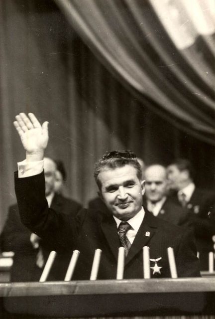 Bucharest: The "Last Days of Communism" Tour - Primaverii Palace and the private life of the ruling couple