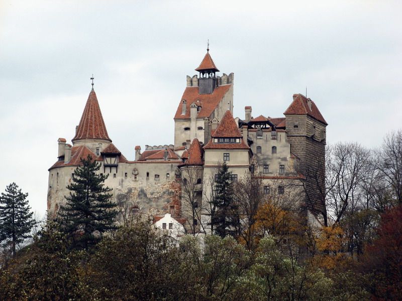 Bucharest: Transylvania and Dracula's Castle 2-Day Tour - Day one: Curtea de Arges and the road into Transylvania